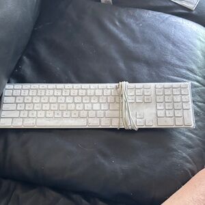 Apple Wired Keyboard - White